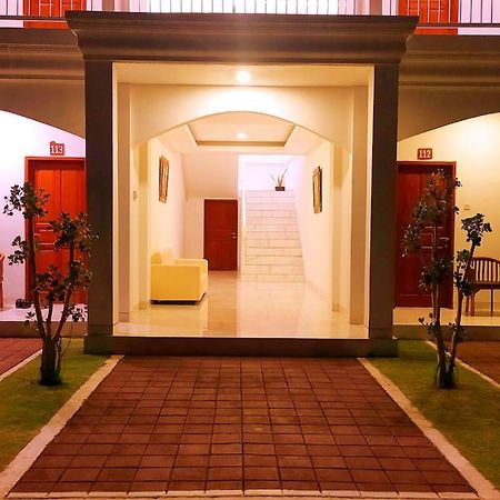 Hotel Puri Lovina Extérieur photo