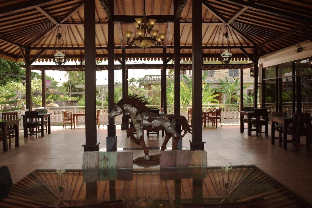 Hotel Puri Lovina Extérieur photo