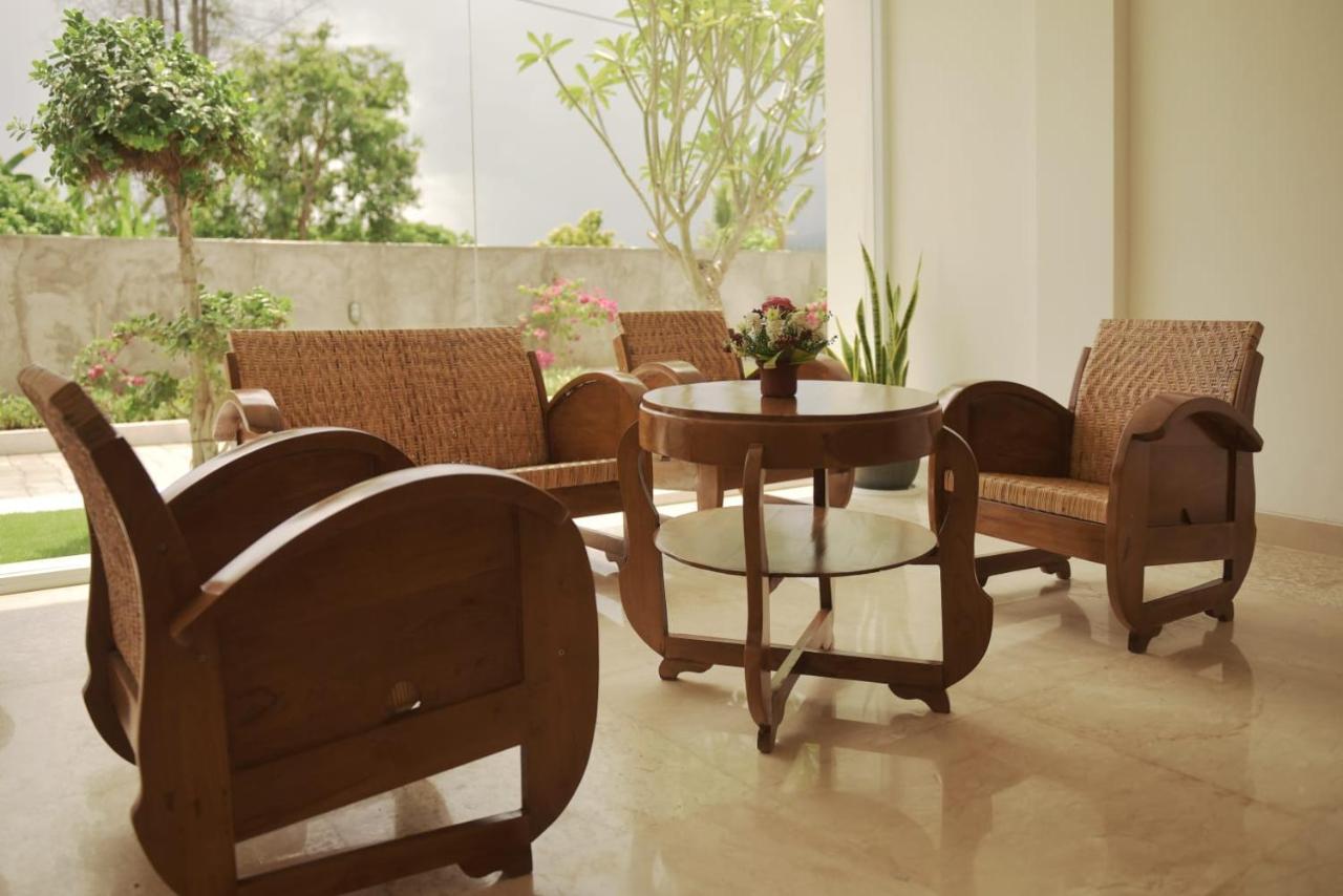 Hotel Puri Lovina Extérieur photo